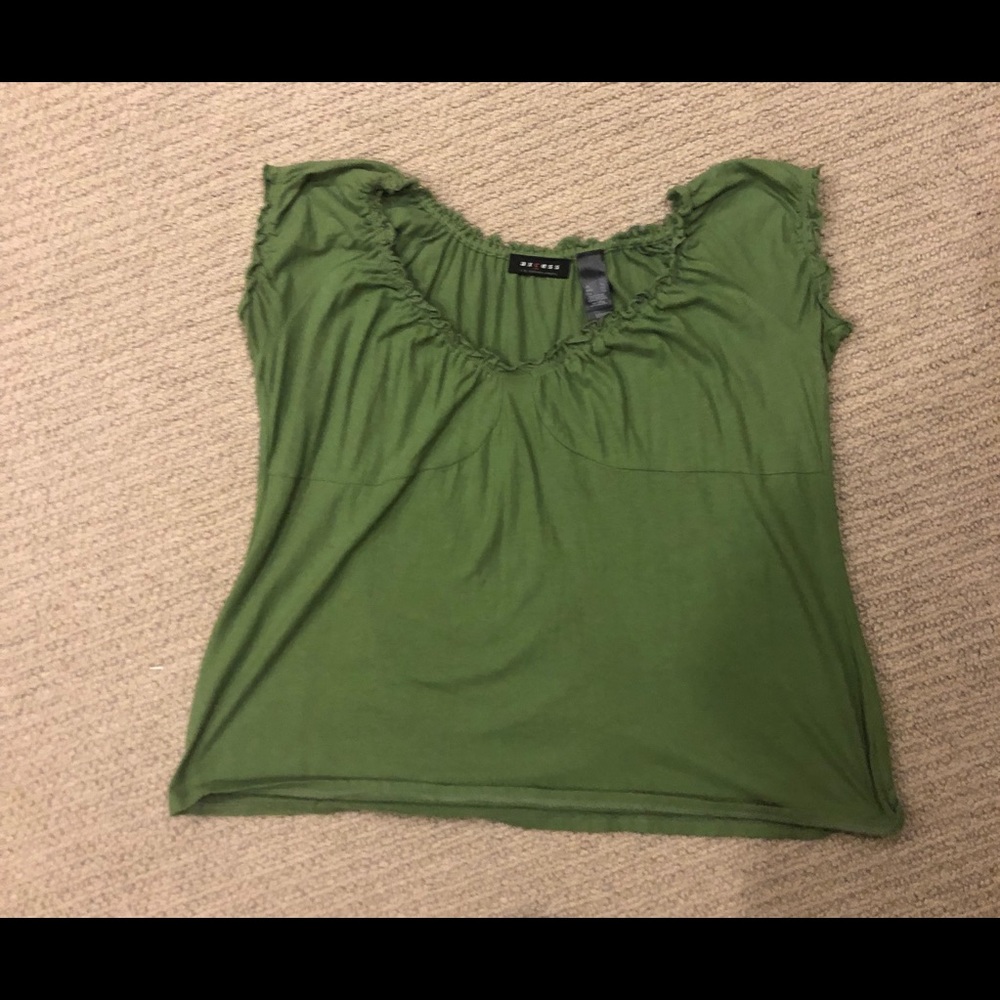 Short sleeve top with ruffle accents
